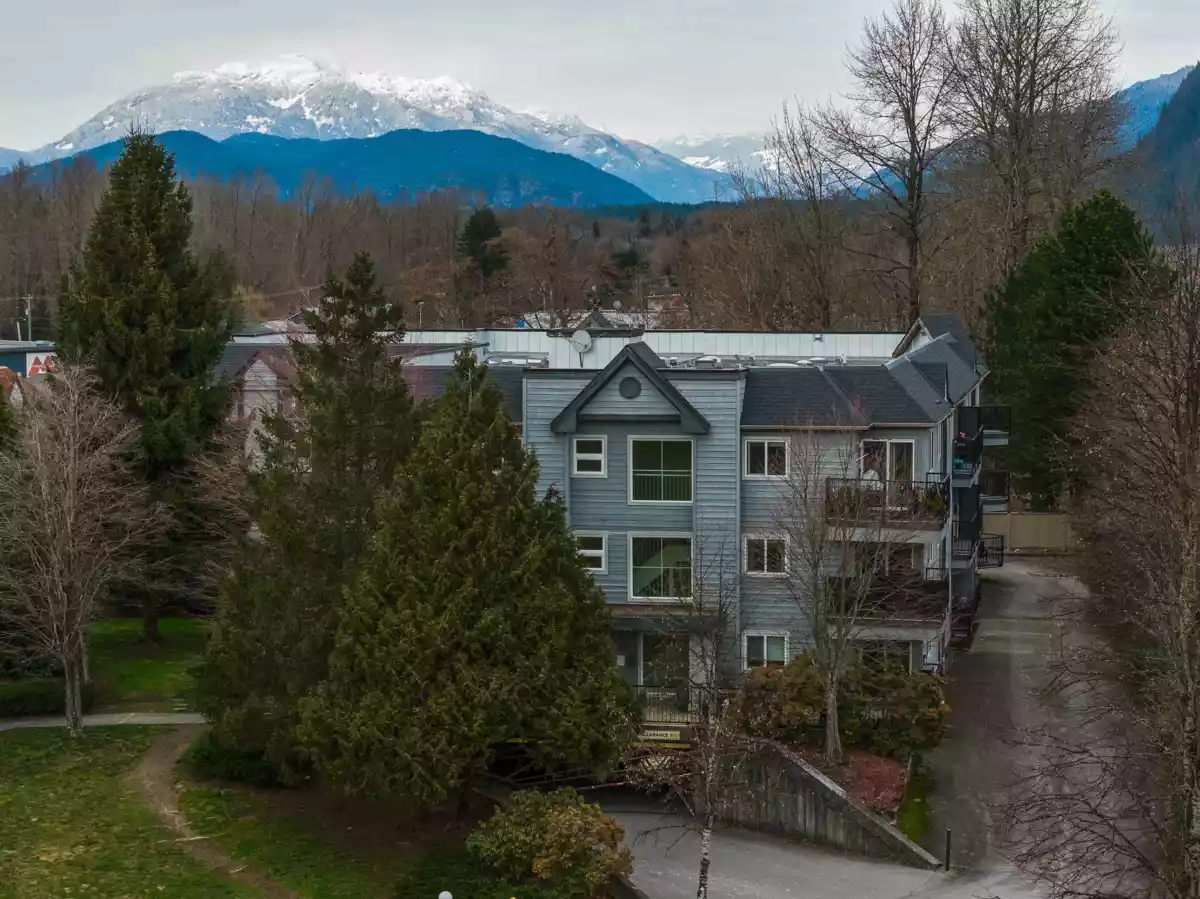 Basement Recreation Room Photo of E309 40180 Willow Crescent, Squamish, BC