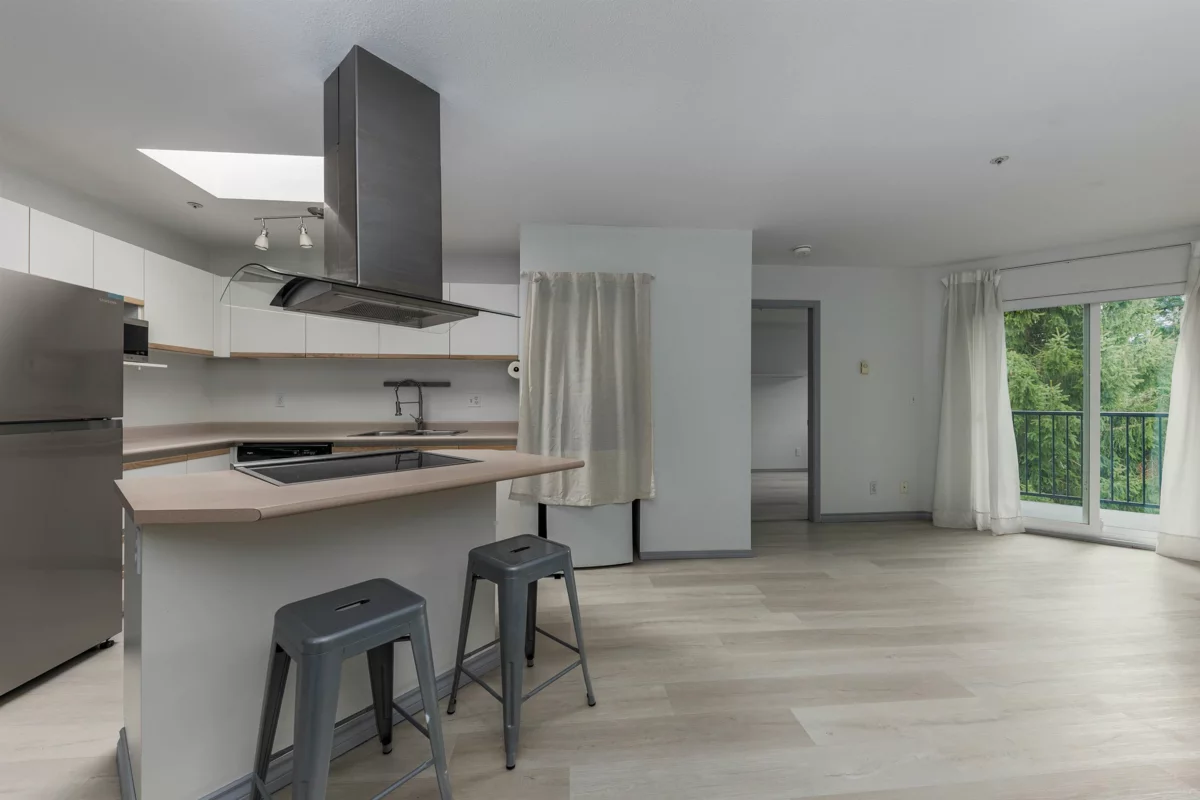 Living Room Photo of E309 40180 Willow Crescent, Squamish, BC