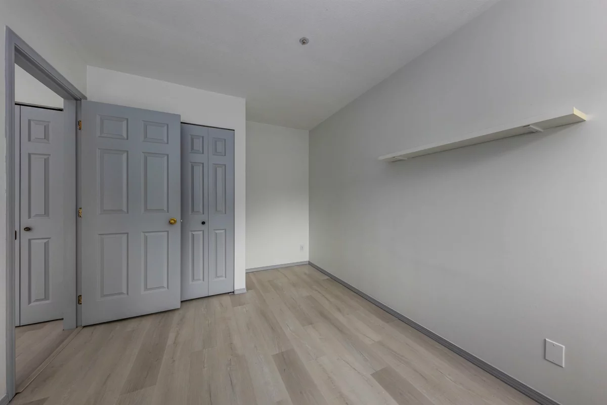 Walk-In Closet Photo of E309 40180 Willow Crescent, Squamish, BC