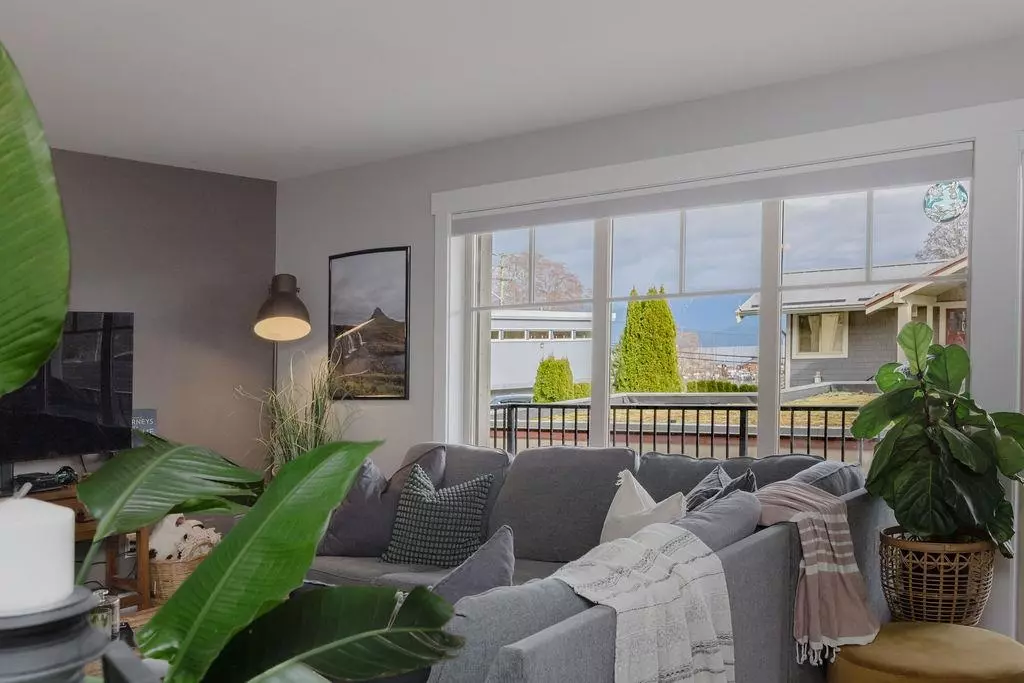 Family Room Photo of 105 414 Gower Point Road, Gibsons, BC