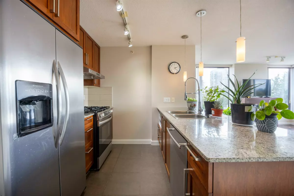 Kitchen Island Photo of 606 7088 Salisbury Avenue, Burnaby, BC