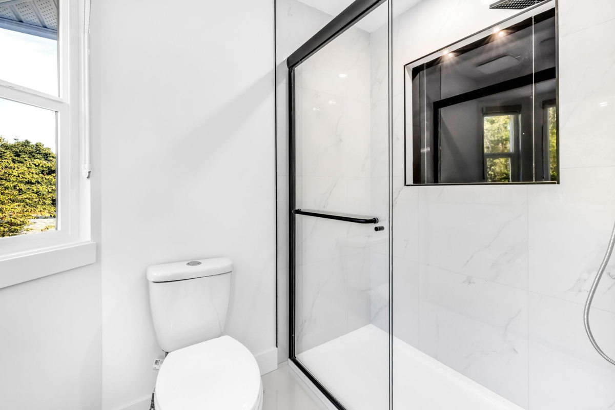 Entry Foyer Photo of 14278 Hyland Road, Surrey, BC