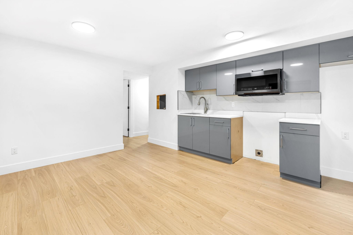 Garden / Landscaping Photo of 14278 Hyland Road, Surrey, BC