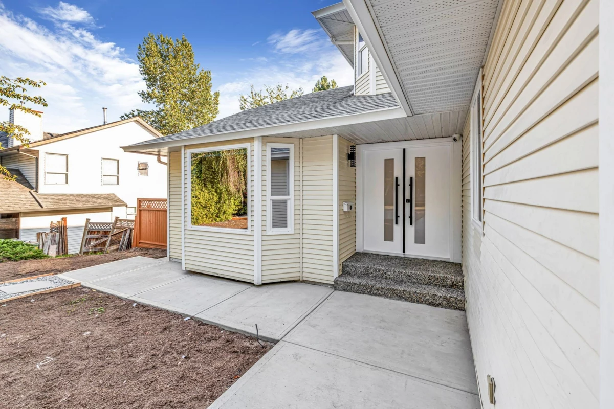 Kitchen Island Photo of 14278 Hyland Road, Surrey, BC