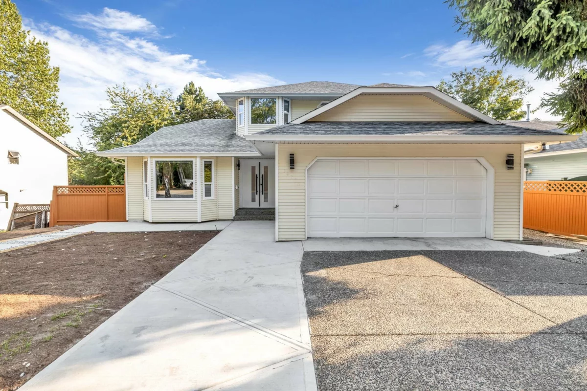 Kitchen Photo of 14278 Hyland Road, Surrey, BC