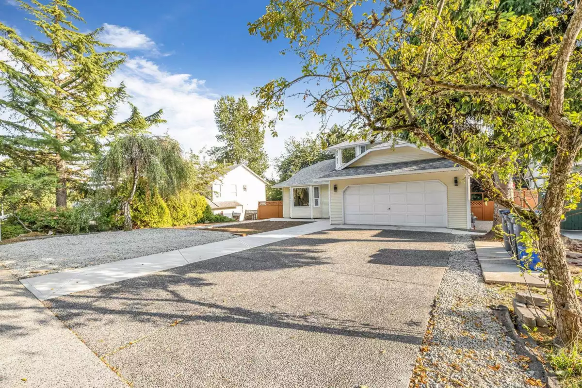 Living Room Photo of 14278 Hyland Road, Surrey, BC