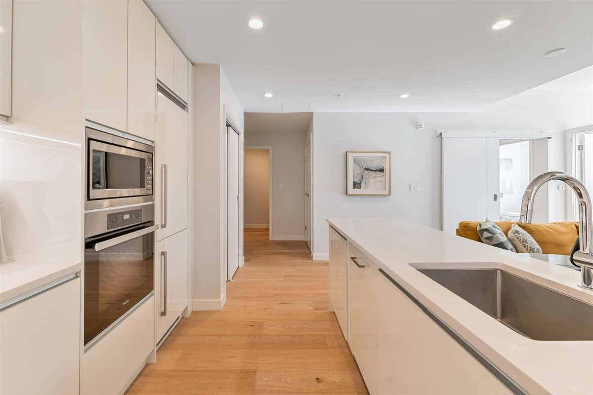 Kitchen Island Photo of 202 528 W King Edward Avenue, Vancouver, BC