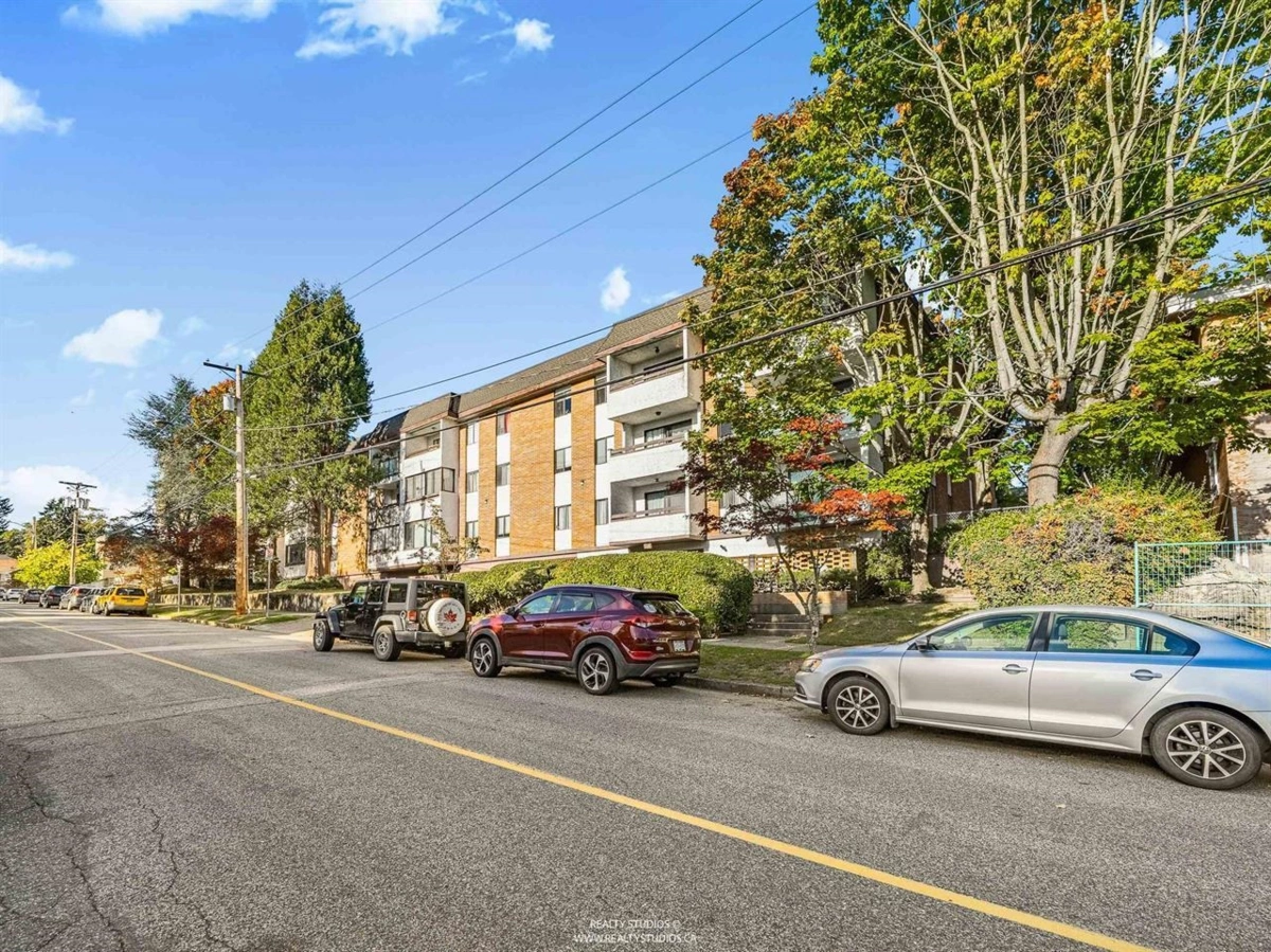 Exterior Front Photo of 106 515 Eleventh Street, New Westminster, BC