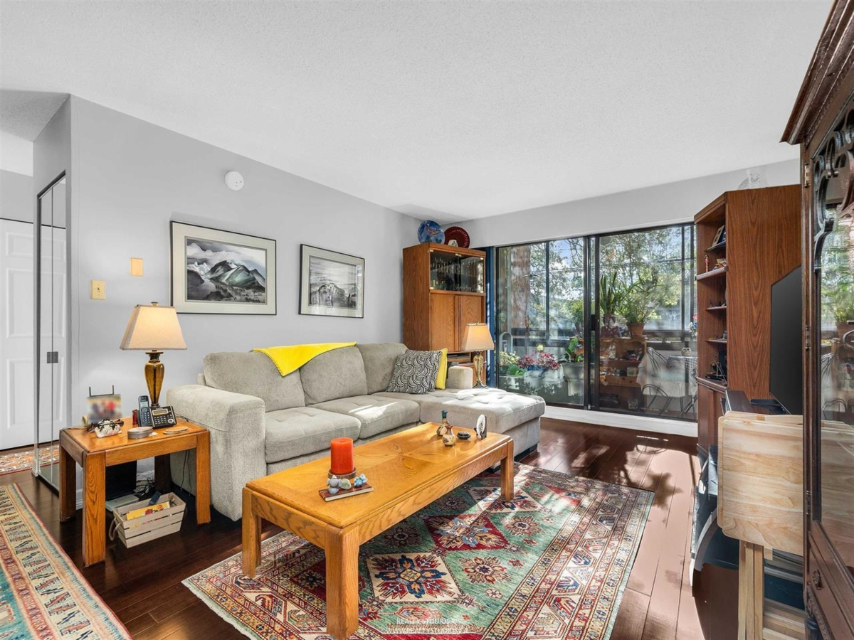 Family Room Photo of 106 515 Eleventh Street, New Westminster, BC