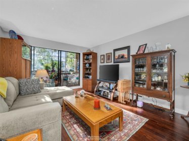 Dining Area Photo of 106 515 Eleventh Street, New Westminster, BC
