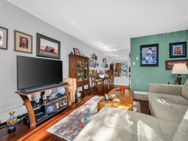 Kitchen Photo of 106 515 Eleventh Street, New Westminster, BC