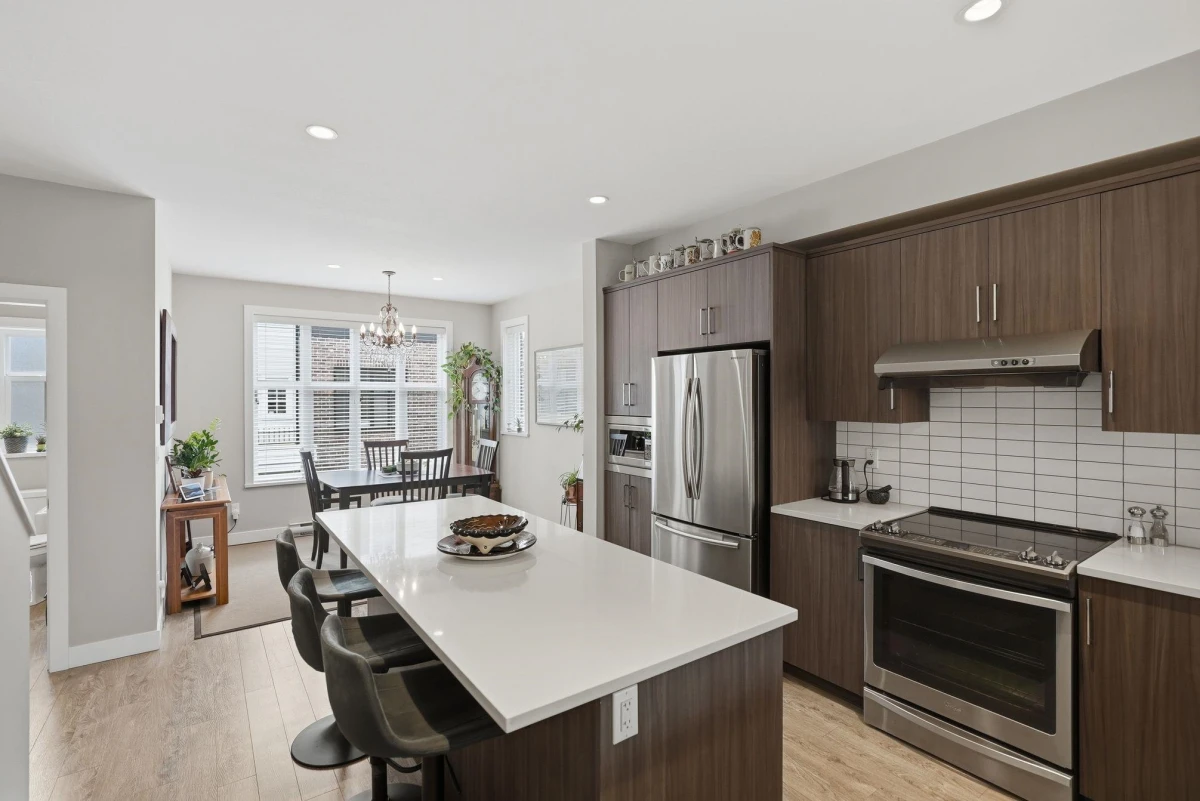 Family Room Photo of 13 15588 32 Avenue, Surrey, BC
