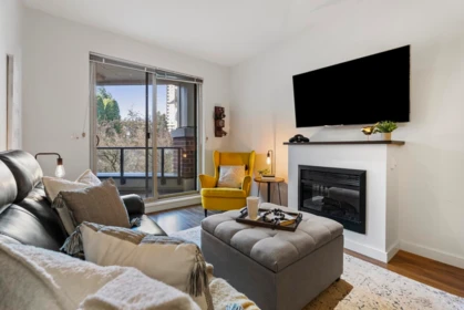 312 245 Ross Drive, New Westminster, BC, New Westminster — Apartment/Condo for sale