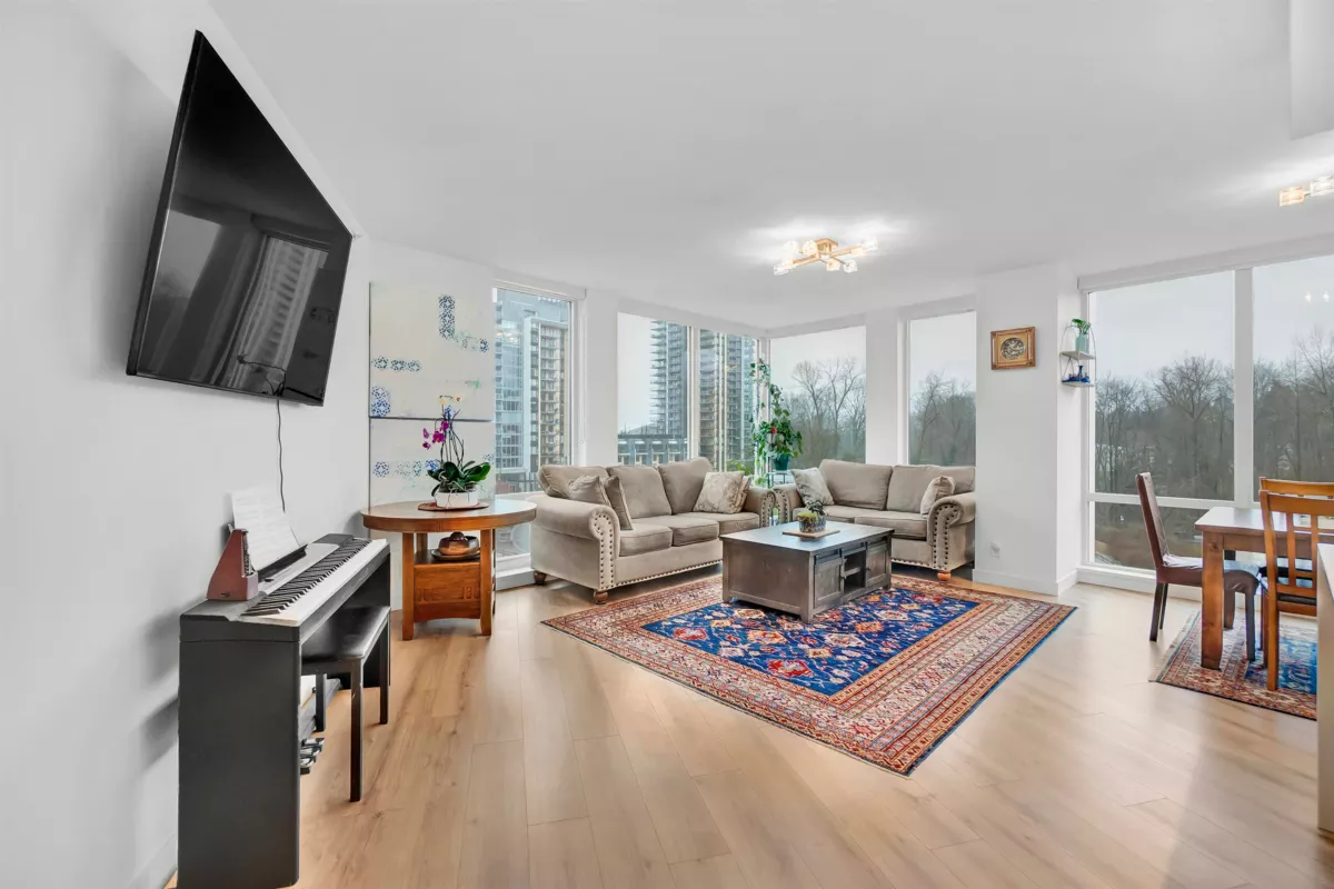 Dining Area Photo of 412 1500 Fern Street, North Vancouver, BC