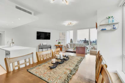 Kitchen Photo of 412 1500 Fern Street, North Vancouver, BC