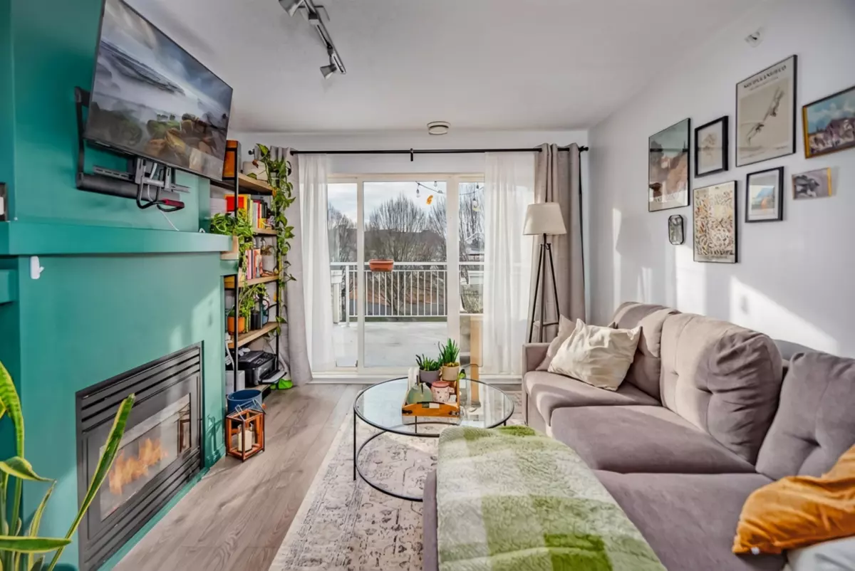 Family Room Photo of 321 19750 64 Avenue, Langley, BC