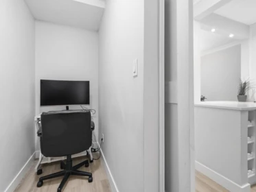 Primary Bathroom Photo of 410 715 Royal Avenue, New Westminster, BC