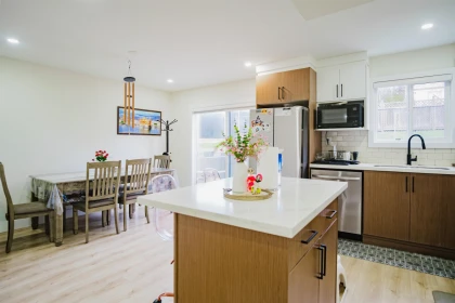 Kitchen Island Photo of 32347 Brant Avenue, Mission, BC