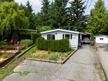 Front Yard Photo of 2225 Crystal Court, Abbotsford, BC