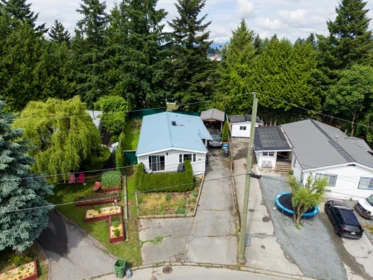 Garden / Landscaping Photo of 2225 Crystal Court, Abbotsford, BC