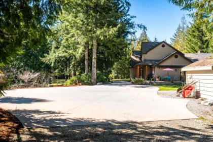 Hot Tub / Spa Photo of 6979 Sechelt Inlet Road, Sechelt, BC