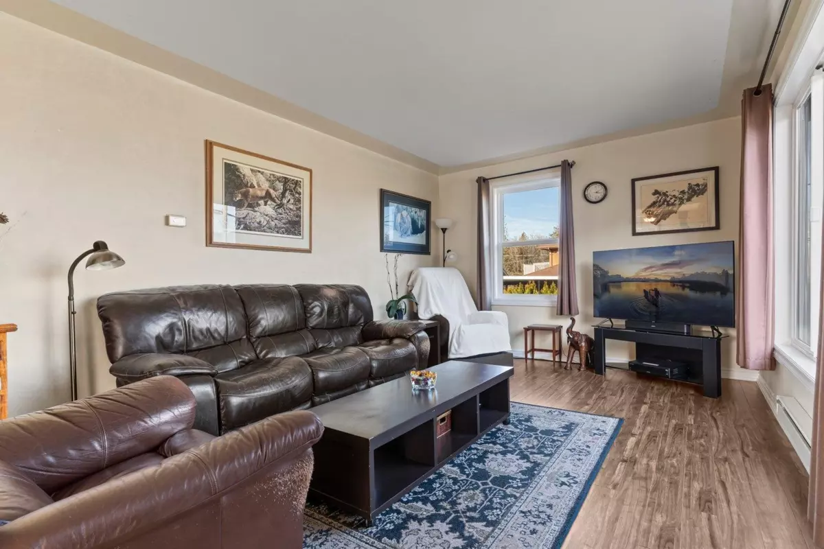 Living Room Photo of 9227 Annis Road, Rosedale, BC