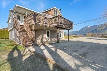 Basement Recreation Room Photo of 9227 Annis Road, Rosedale, BC