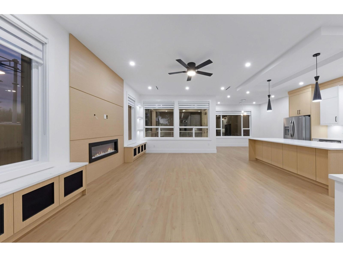 Living Room Photo of 9755 177b Street, Surrey, BC