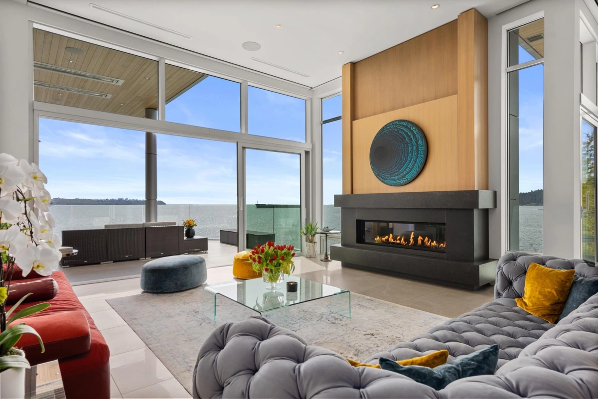 Dining Area Photo of 3906 Marine Drive, West Vancouver, BC
