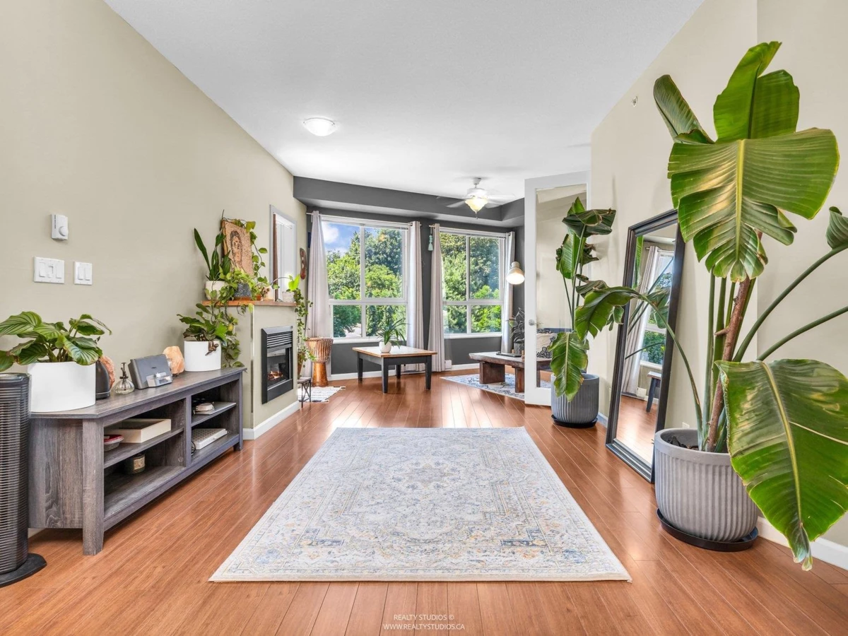 Dining Area Photo of 402 285 Ross Drive, New Westminster, BC