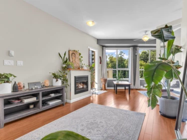 Kitchen Photo of 402 285 Ross Drive, New Westminster, BC
