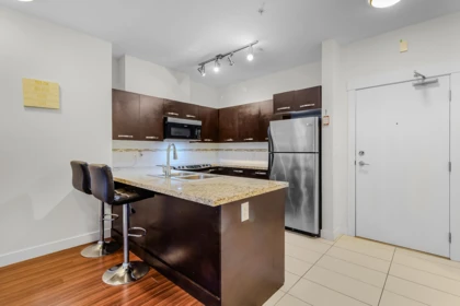 214 33538 Marshall Road, Abbotsford, BC, Abbotsford — Apartment/Condo for sale