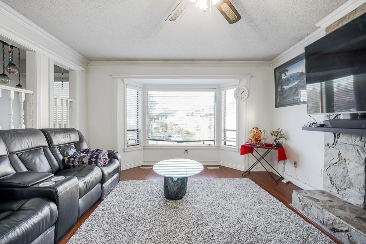 Family Room Photo of 9041 122b Street, Surrey, BC