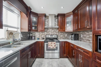 Kitchen Island Photo of 9041 122b Street, Surrey, BC
