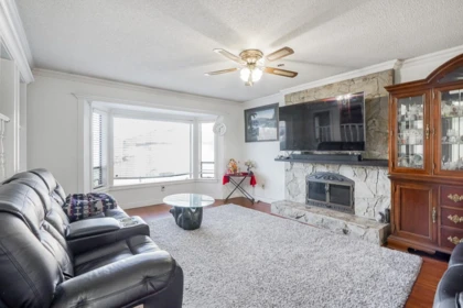 Kitchen Photo of 9041 122b Street, Surrey, BC