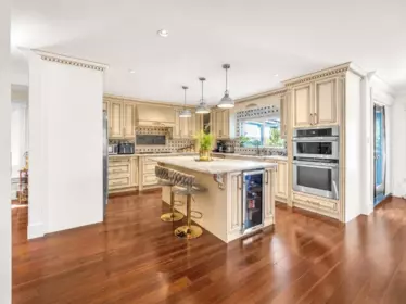 Kitchen Island Photo of 3263 Norwood Avenue, North Vancouver, BC