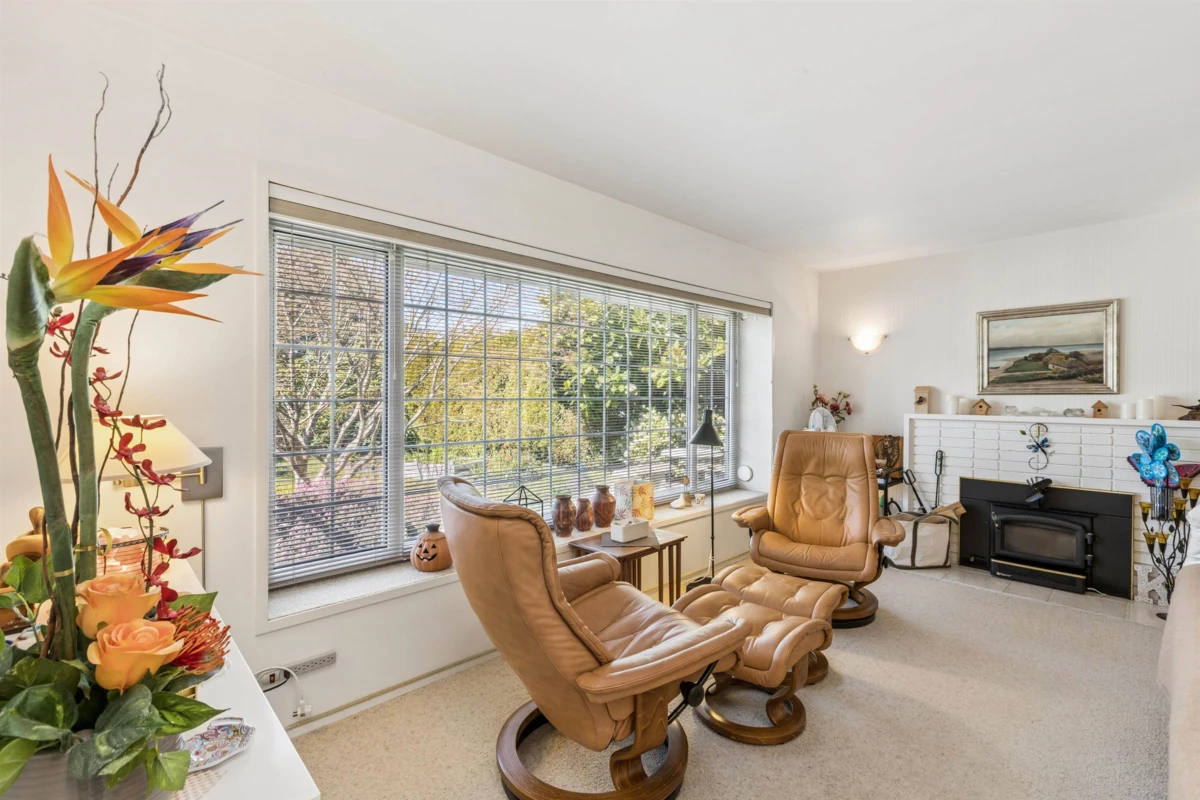 Living Room Photo of 1222 Rosewood Crescent, North Vancouver, BC