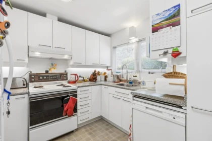 Kitchen Island Photo of 1222 Rosewood Crescent, North Vancouver, BC