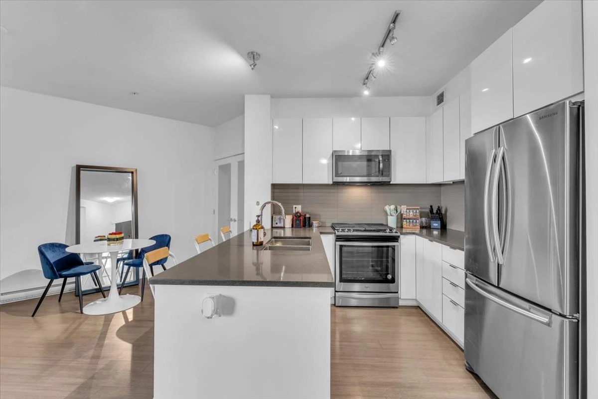Family Room Photo of 305 15137 33 Avenue, Surrey, BC
