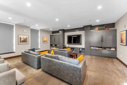 Entry Foyer Photo of 305 15137 33 Avenue, Surrey, BC