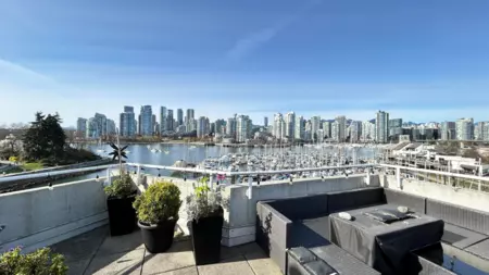 315 674 Leg In Boot Square, Vancouver, BC, Vancouver — Apartment/Condo for sale