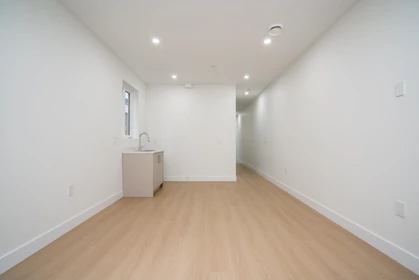 Entry Foyer Photo of 3435 Franklin Street, Vancouver, BC