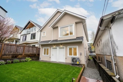 Front Yard Photo of 3435 Franklin Street, Vancouver, BC