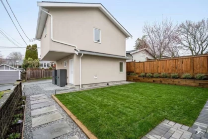 Garden / Landscaping Photo of 3435 Franklin Street, Vancouver, BC