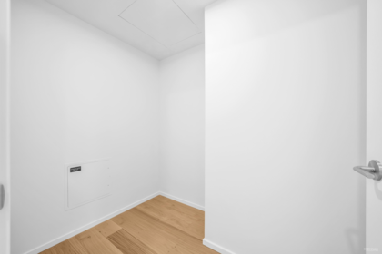 Entry Foyer Photo of 1704 1568 Alberni Street, Vancouver, BC