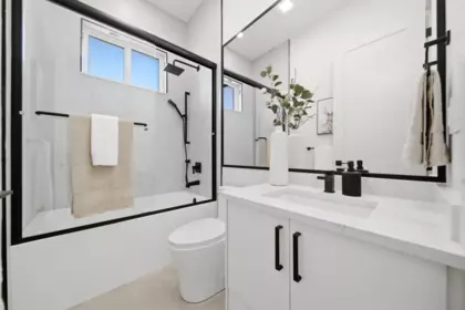 Guest Bathroom Photo of 3 5406 Manor Street, Burnaby, BC