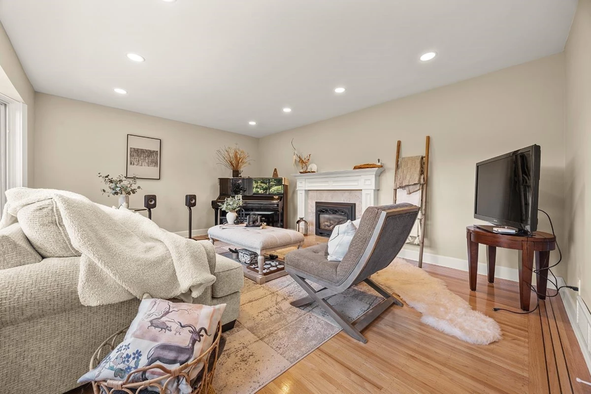Dining Area Photo of 7488 Whelen Court, Burnaby, BC