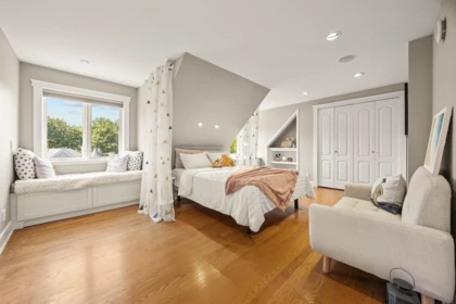 Hallway Photo of 7488 Whelen Court, Burnaby, BC