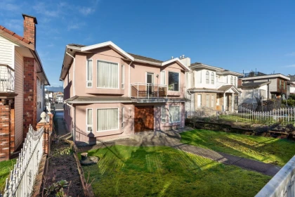 Front Yard Photo of 591 E 28th Avenue, Vancouver, BC
