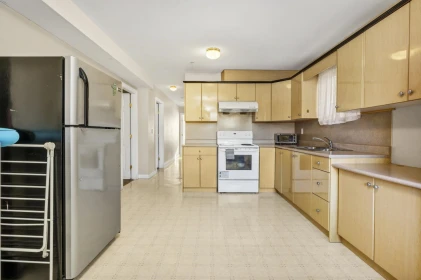 Kitchen Island Photo of 591 E 28th Avenue, Vancouver, BC